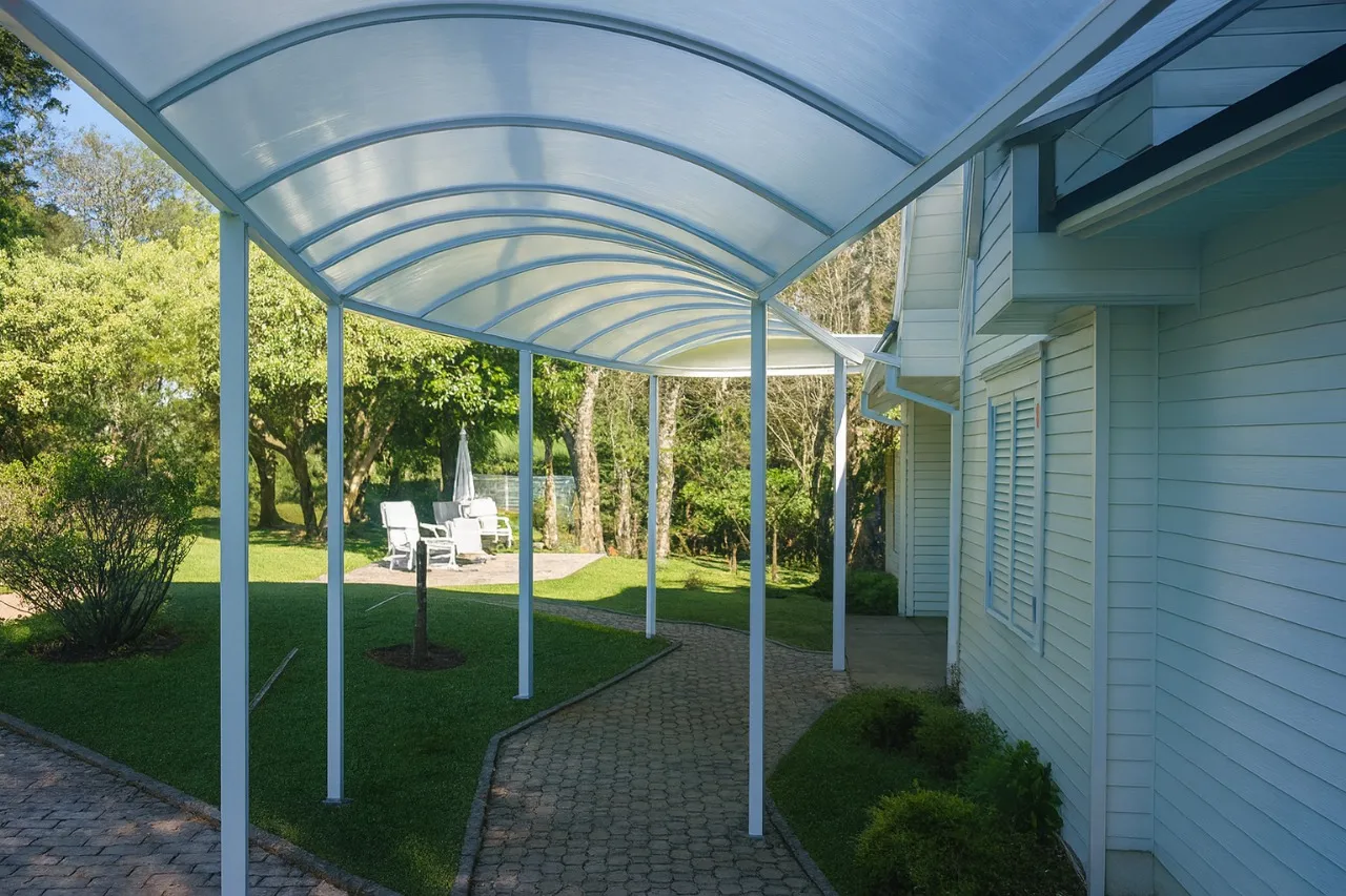 Toldo Fixo em Policarbonato Alveolar